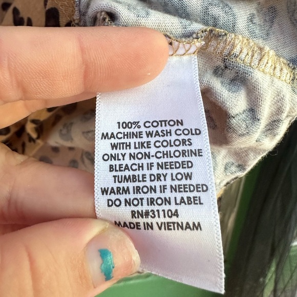 Woman’s top - Picture 3 of 3